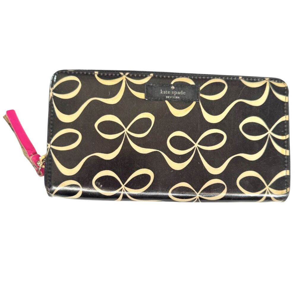 Kate Spade Neda Daycation Zip Around Wallet in Black & Cream Bow Ribbon Pattern